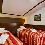 Zur Burg Hotel