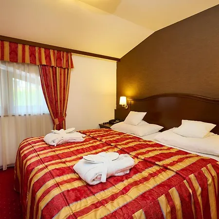 Zur Burg 4* קפרון