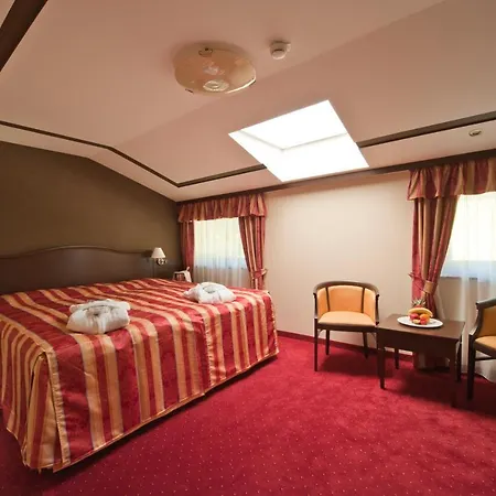 Zur Burg 4*