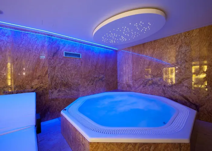 Zur Burg Szálloda Kaprun