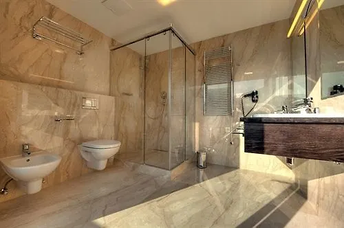 Zur Burg Otel Kaprun