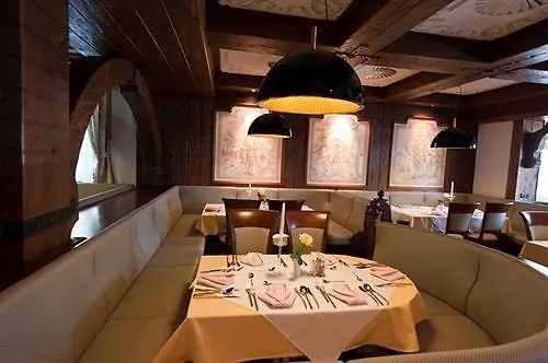 Zur Burg Szálloda Kaprun